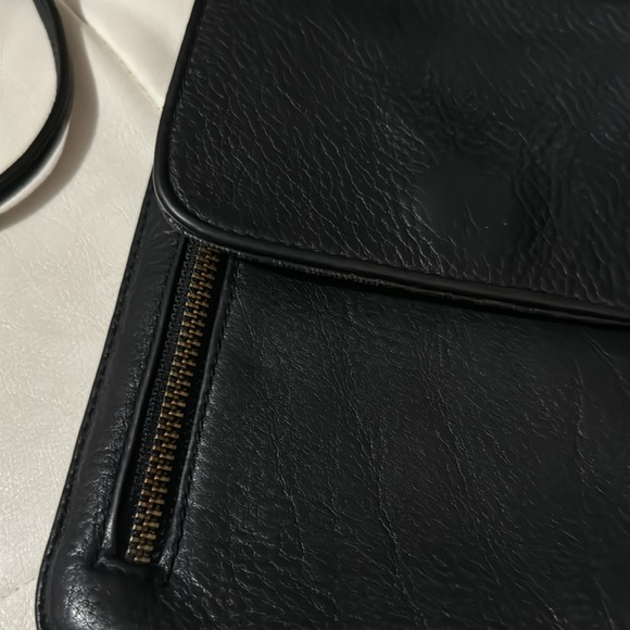 Leather Nine West-Crossbody-Black-6x8 Envelope Style-Flap Closure - Picture 3 of 16